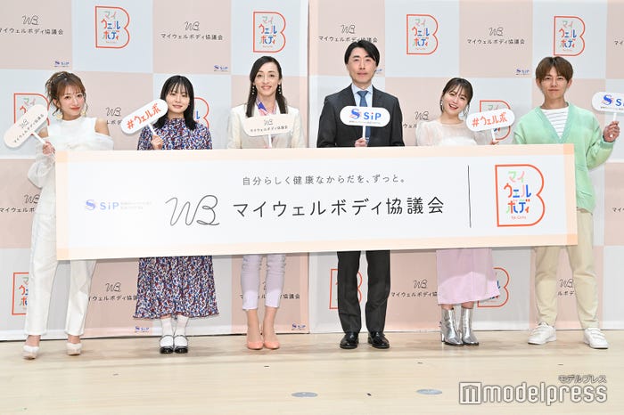 (左から)辻希美、莉子、室伏由佳氏、田村好史氏、菅本裕子、杉浦太陽(C)モデルプレス