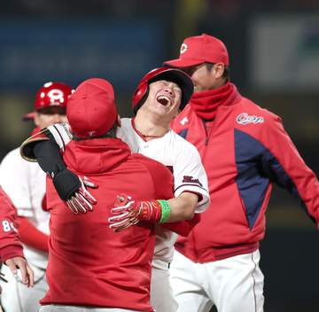 広島・新井監督「いや、もう期待してましたね。成（勝田）には期待してました」「最高の形で2026年がスタート」【一問一答】