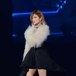 「WWD MIX SHOW」ステージに登場したローラ