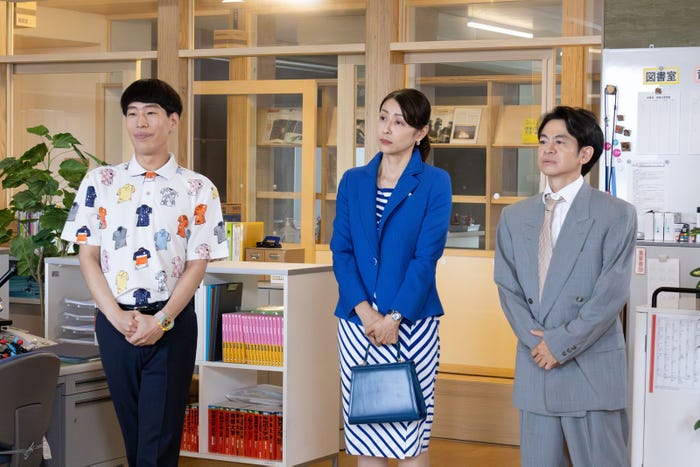 (左から)坂口涼太郎、水野美紀、永野宗典「ビリオン×スクール」第6話より(C)フジテレビ
