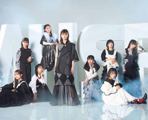 “秋元康氏プロデュース”WHITE SCORPION、クールな表情で魅せる「週刊ヤングジャンプ」初登場