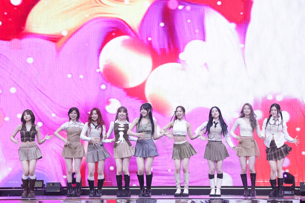 NiziU（C）ASEA 組織委員会