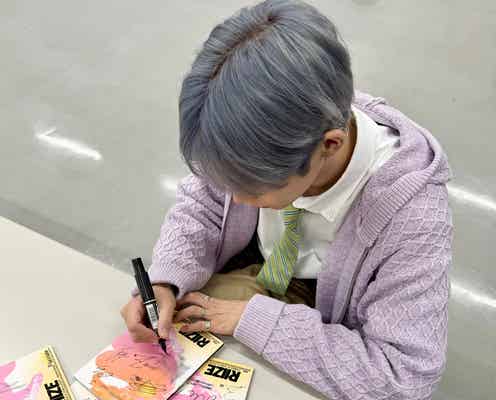 RIIZE「Mステ」共演者へ自己紹介代わりの“贈り物” ショウタロウがメッセージ書き込む<密着レポートPart2>