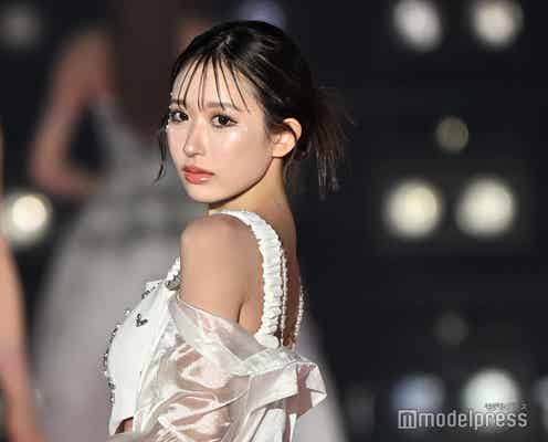 伊藤桃々、ノースリーブ姿で美肩&デコルテ輝く【関西コレクション 2024 S/S】