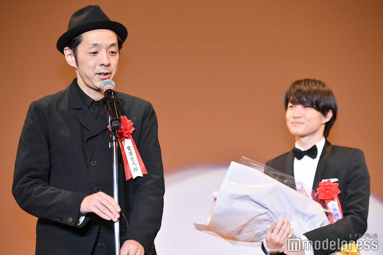 宮藤官九郎、神木隆之介（C）モデルプレス