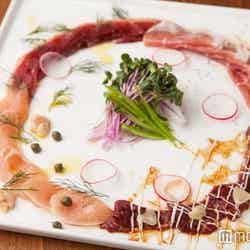 4種のMEATクワトロカルパッチョ1,790円/画像提供:ダイヤモンドダイニング