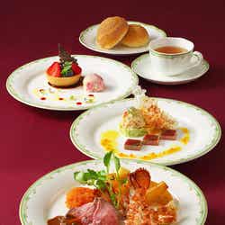 「クリスマス限定スペシャルメニュー」イメージ(C)Disney