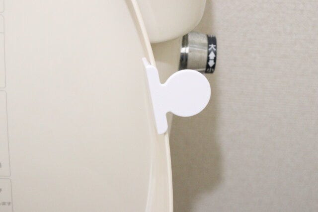 セリア　トイレのフタ＆便座用ハンドルセット　フタ用