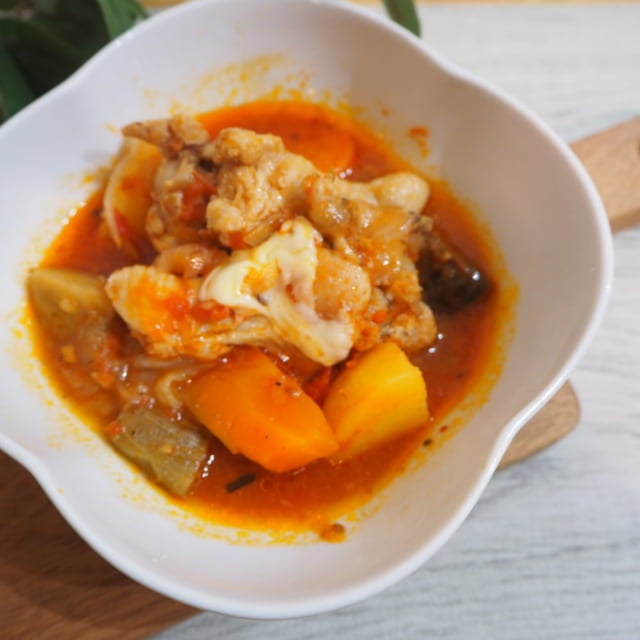 カルディトマト＆ガーリックソースでチキンのトマト煮