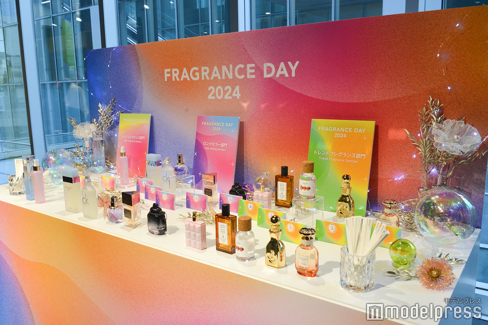 表彰されたフレグランスがずらり（C）モデルプレス