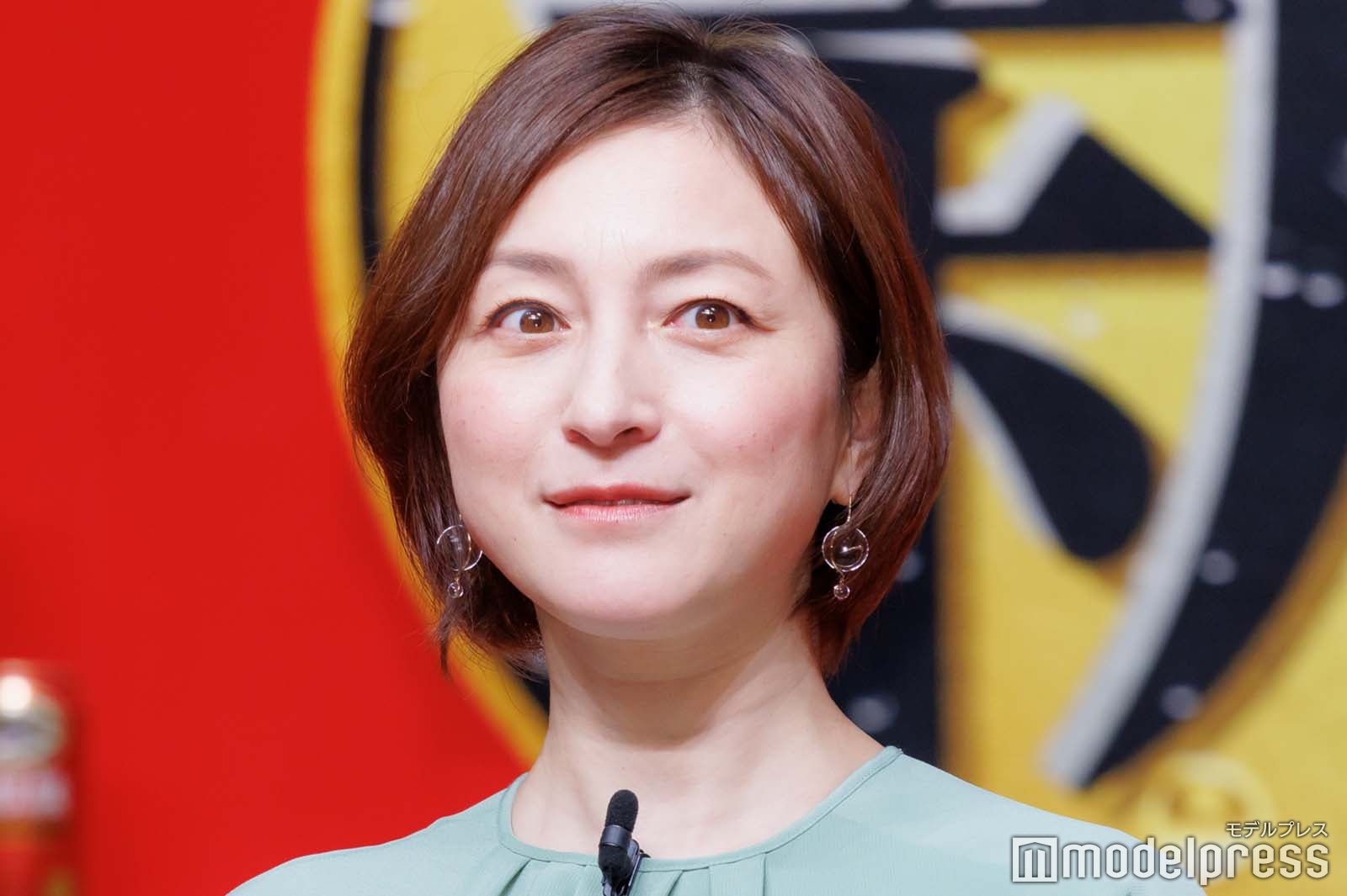 広末涼子、純白ベアトップで美デコルテ輝く “嬉しいお知らせ”予告も