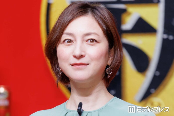 広末涼子、純白ベアトップで美デコルテ輝く “嬉しいお知らせ”予告も