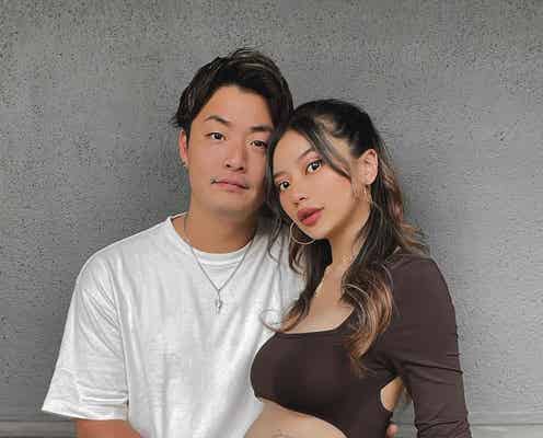 モデル・ヴィエンナ、第1子妊娠発表「癖強すぎ」「面白くて最高」夫とのキスショットと並ぶ衝撃のマタニティフォトが話題