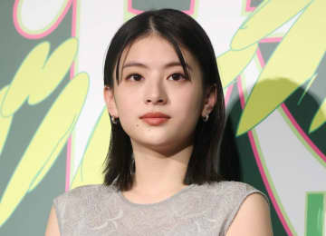「白コーデ天使かよ」「可愛すぎて保存」出口夏希 細肩ヒモの白ワンピ、突然の自撮りも「こ、これは美しすぎ」とファン沸く