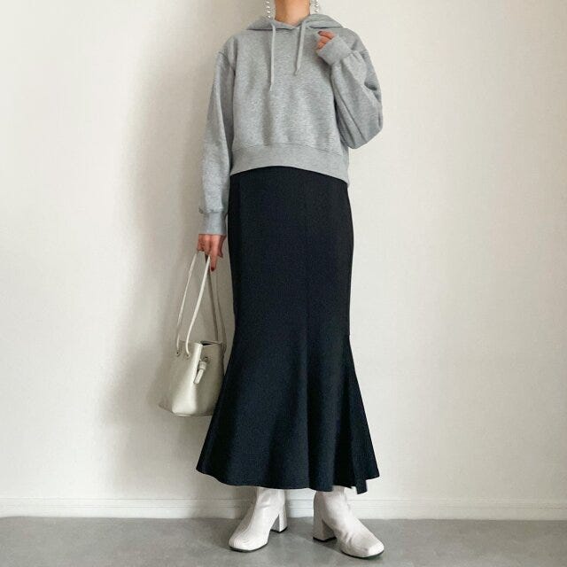 GU　パーカ　マーメイドスカート　NGコーデ