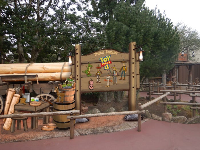 デコレーション/東京ディズニーランドフロンティア・ウッドクラフト横※イメージ (C)Disney/Pixar