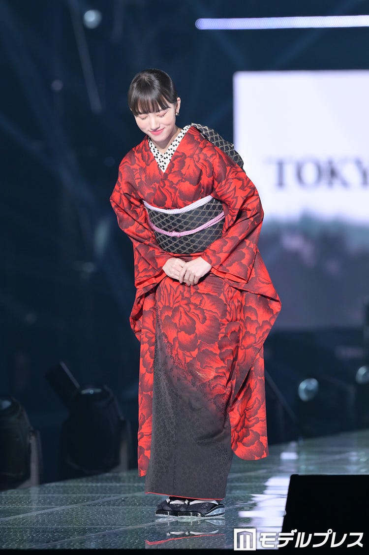 画像12 17 横浜流星 清原果耶 Tgc サプライズ出演で会場どよめき 和装で水墨画の生パフォーマンス 全ての魂を込めて Tgc 22 A W モデルプレス