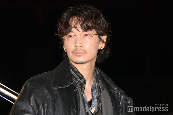 綾野剛(C)モデルプレス