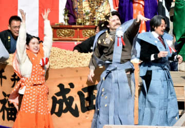 おトキちゃん、ヘブン先生に藤吉郎、寧々も！ 各地で「ばけばけ」「豊臣兄弟！」出演者らが福は～内！