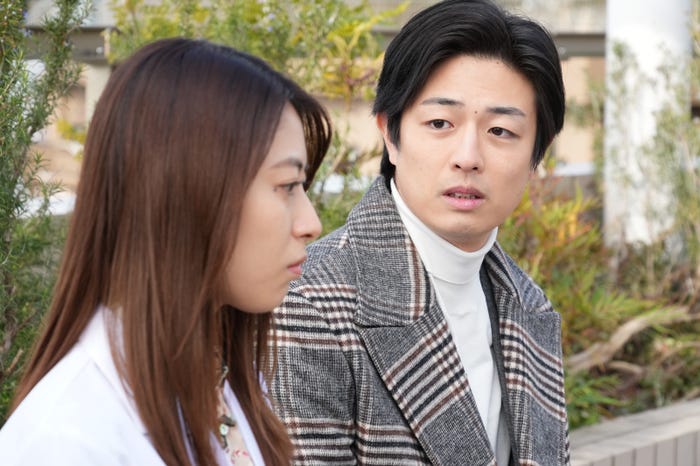 瀧本美織、時任勇気/「ドクターホワイト」第7話より(C)カンテレ