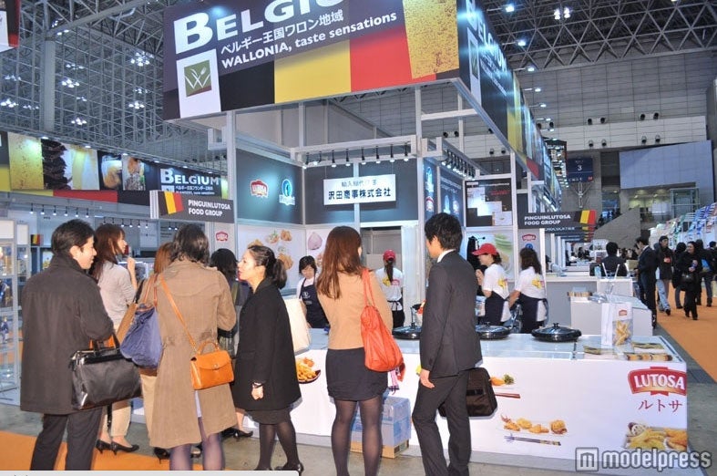 世界75か国のブースが立ち並び、約8万人が来場。/「FOODEX JAPAN 2012」会場風景