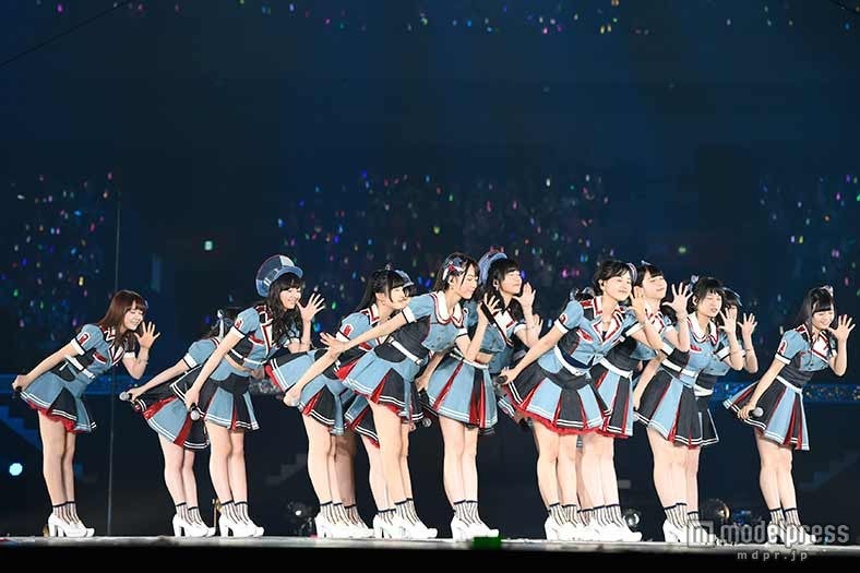 ライブの様子（C）AKS