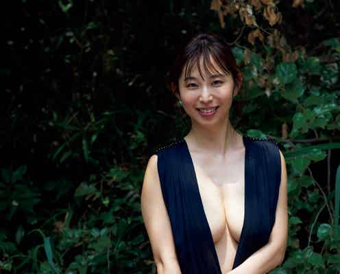 塩地美澄アナ、美バスト際立つSEXY衣装で悩殺
