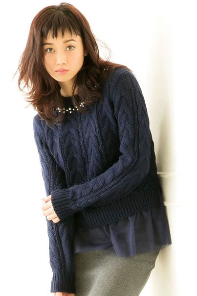 パール付きケーブル編みニットプルオーバートップス「Re:EDIT by GALSTAR」2,998円（税込）／画像提供：Re:EDIT by GALSTAR