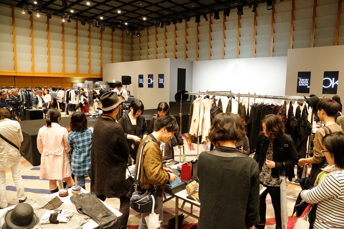 デザイナー自らブースで接客も(2017年の様子)