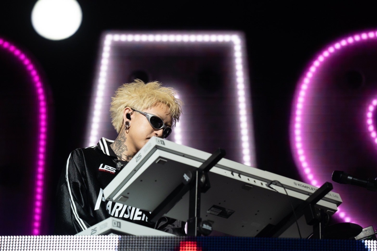 YOASOBI（C）photo by Kato Shumpei