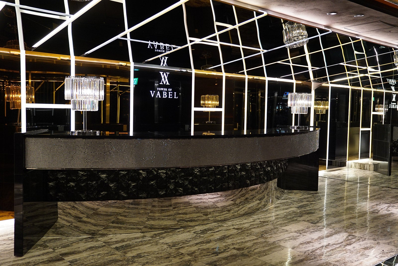 エントランス／画像提供：「TOWER OF VABEL」PR事務局