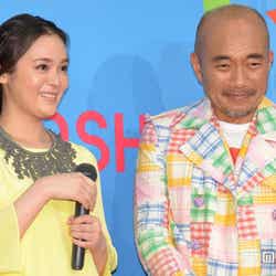 貫地谷しほり、竹中直人