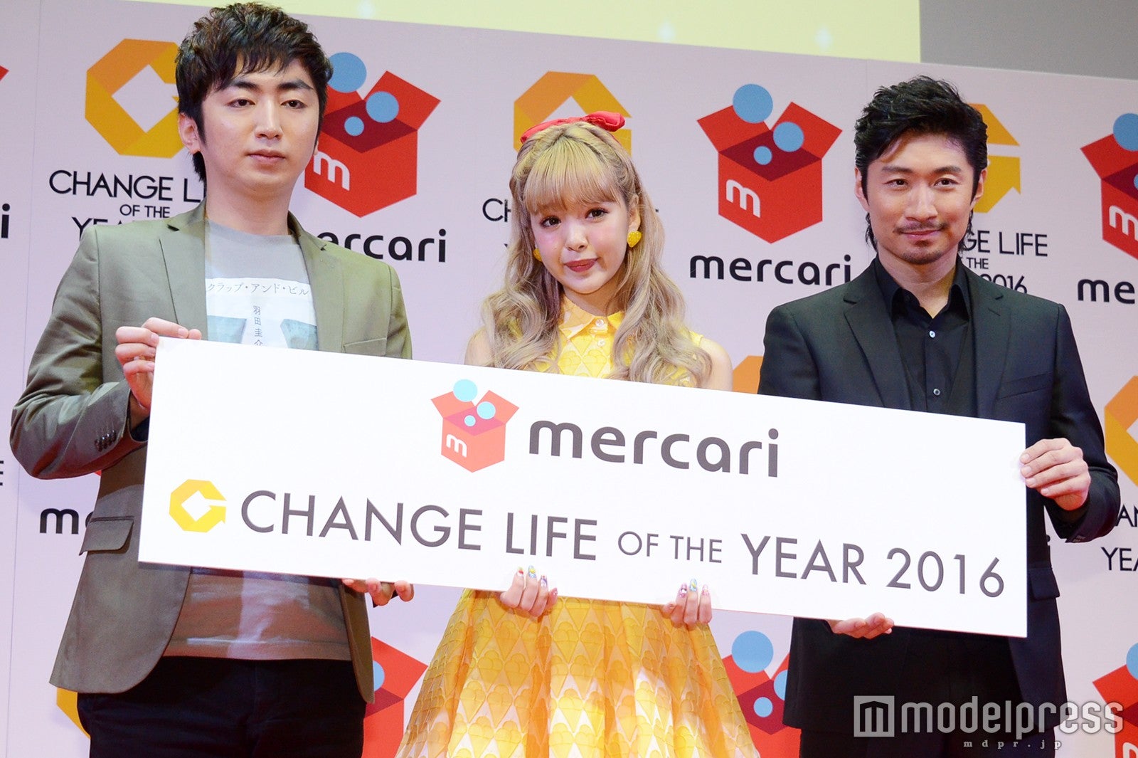 （左より）羽田圭介、藤田ニコル、MAKIDAI（C）モデルプレス