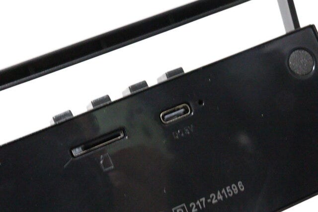 ダイソーのハイクオリティなラジカセ風Bluetoothスピーカー
