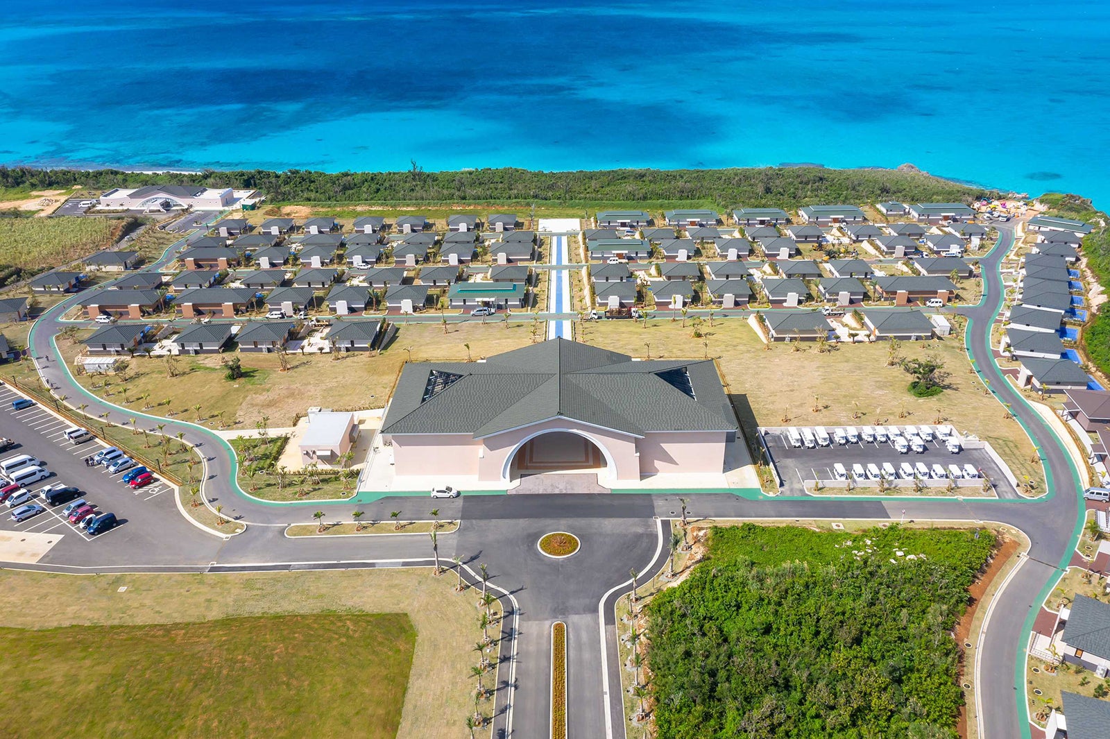 沖縄「シーウッドホテル」宮古ブルーの海が目前のリゾートホテル