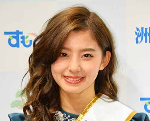“奇跡の9頭身”朝比奈彩、ミニドレスでスラリ美脚披露 美ボディの秘訣を明かす