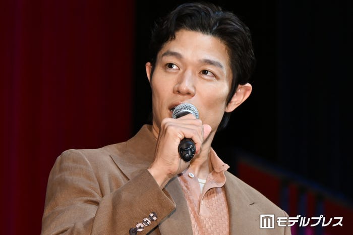 鈴木亮平(C)モデルプレス