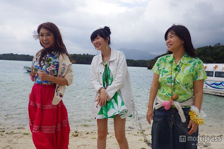 石垣島を旅する指原莉乃（写真中央）【モデルプレス】