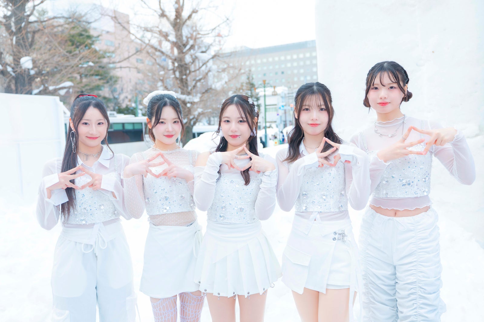 2FACE（左から）MARIA、NIKO、RINA、KUREA、NIRAI（提供写真）