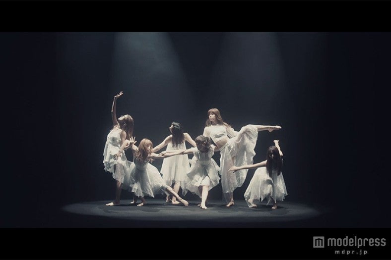 Flower「瞳の奥の銀河（ミルキーウェイ）」MVより