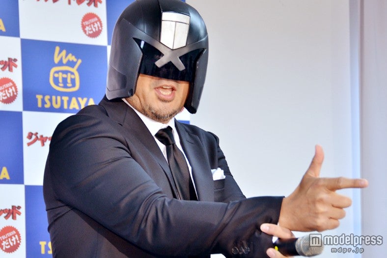 ジャッジ・ドレッドのマスクを被って登場した高田延彦