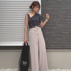 トレンドのワンショルダーで叶えるスタイリッシュコーデ♡ あなたはどう着こなす?