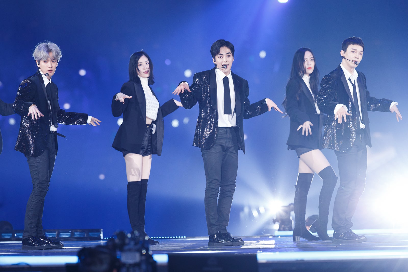 EXO-CBX（C）CJ E&M Corporation, all rights reserved