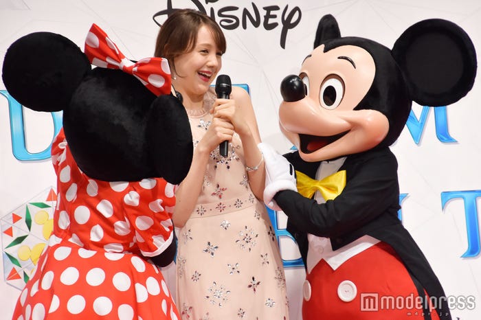 ミニーマウス、トリンドル玲奈、ミッキーマウス (C)モデルプレス