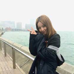 佐々木希 美背中チラリのブラックコーデに熱視線 後ろ姿も綺麗 モデルプレス