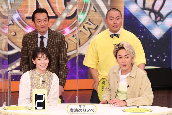 (前列左から)波瑠、間宮祥太朗(後列左から)遠藤憲一、岡部大(C)フジテレビ