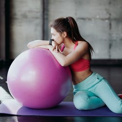 簡単に、効率的にストレッチを!すらり美しい身体を手に入れよう