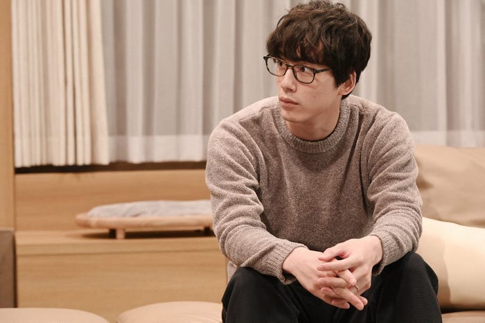 坂口健太郎/「婚姻届に判を捺しただけですが」第5話より(C)TBS