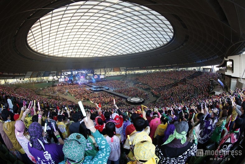 熱狂に包まれる会場風景／photo by Hajime Kamiiisaka