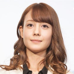 トリンドル玲奈、“喜怒哀楽”お茶目な息抜き動画に反響「怒った表情もいい」「やることがかわいすぎ!」